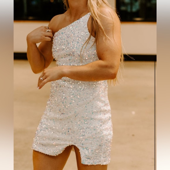 White sequin one shoulder dress - Picture 4 of 6